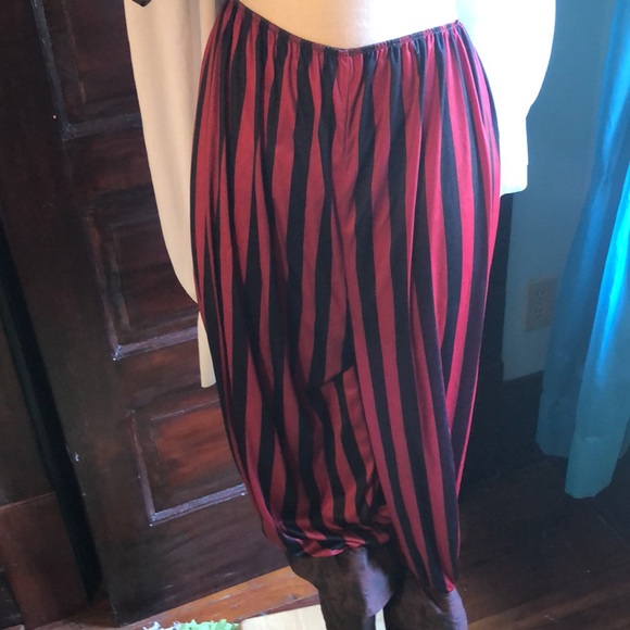 Pirate costume/men’s-one size fits most/boot attached to red and black pants - Picture 9 of 11